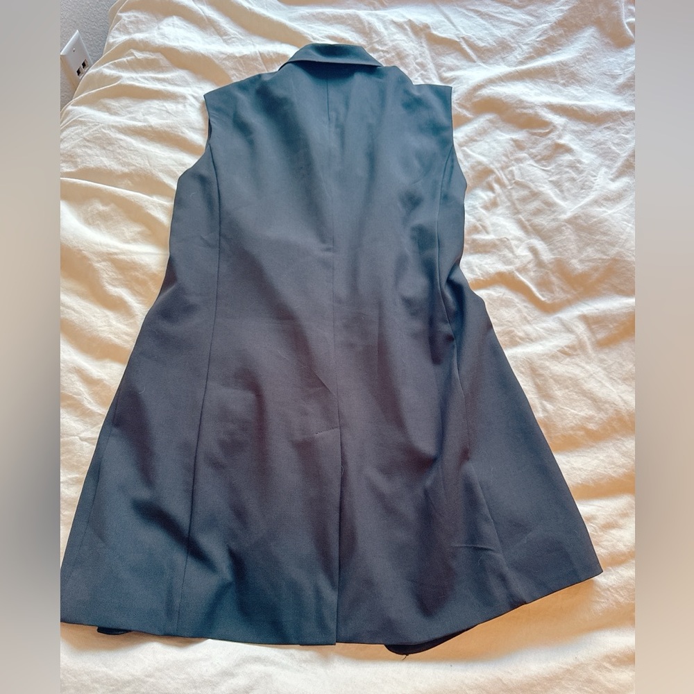 Black Sleeveless Blazer Vest - Picture 2 of 4